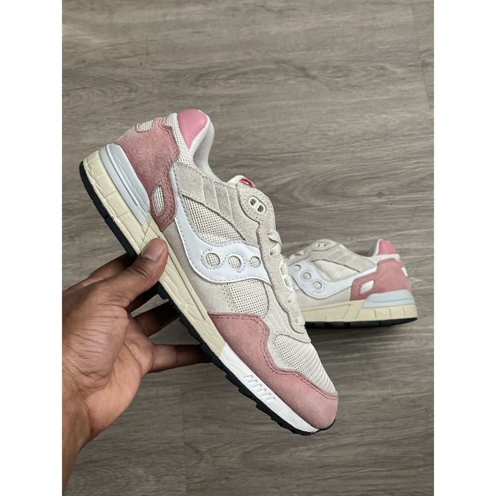 Size 9.5- Saucony Shadow 5000 White Pink S70665-15